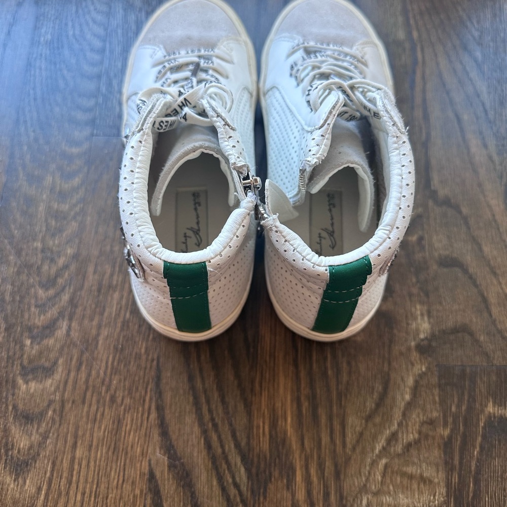 Vintage Havana White Sneakers with Green Stripe and Silver Detailing size 6